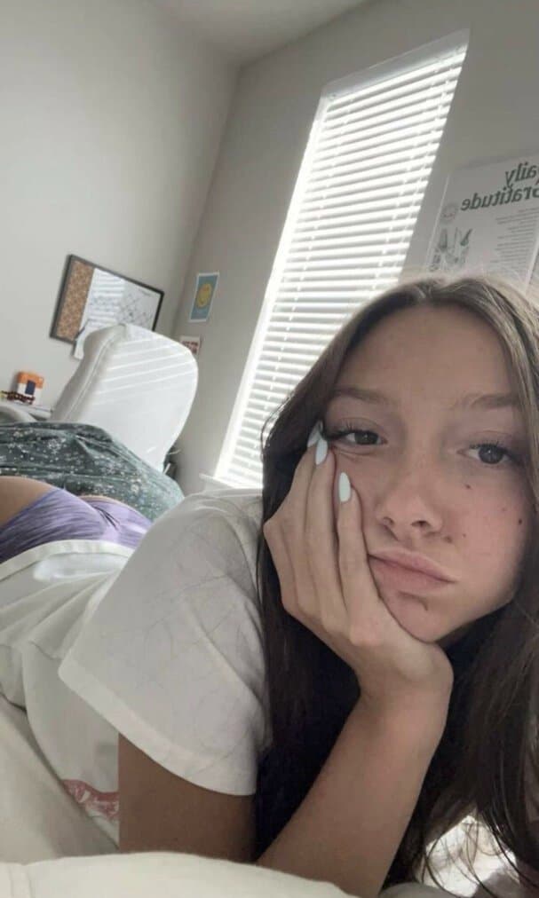 Barely Legal Teen Sending Sexy Photos to Tease You