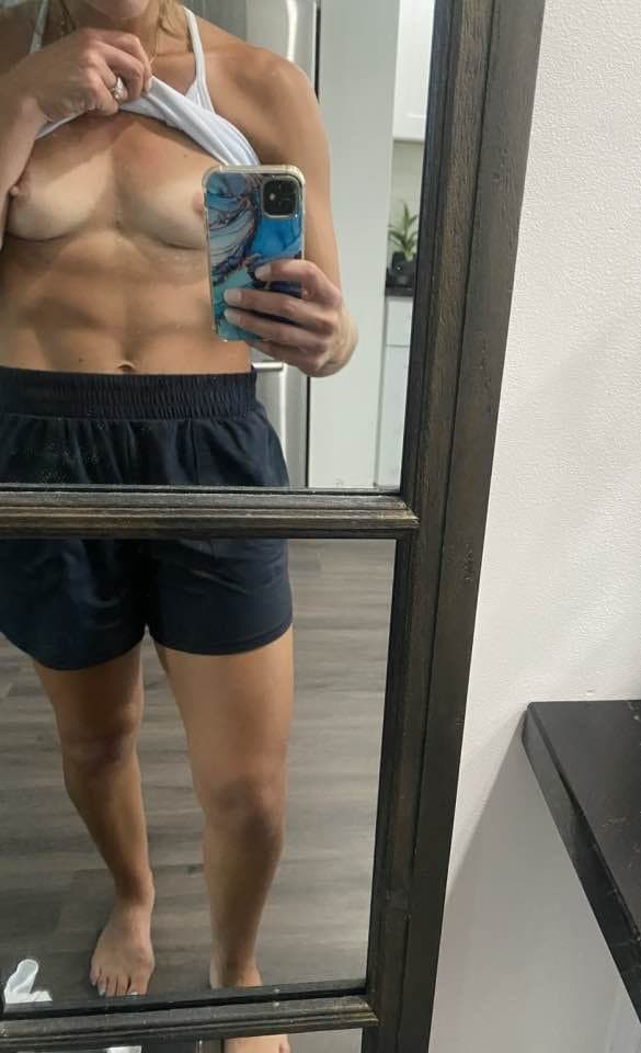 Kik slut wife Kim, 32 Ca, has a hard and fit body, but soft feet