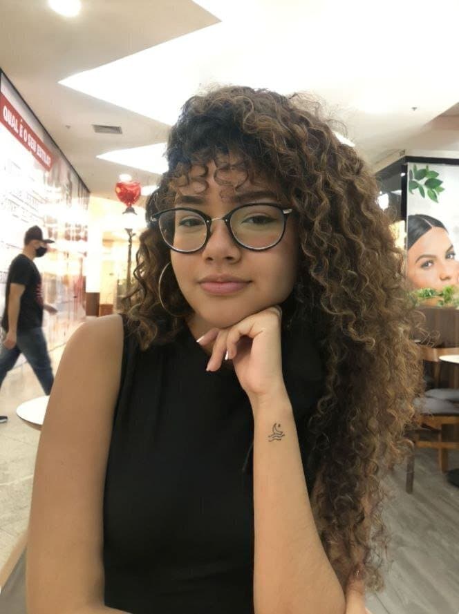 Novinha putinha dando pra dois