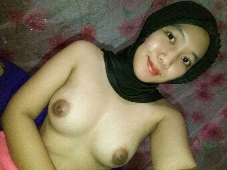 Asian Muslim Girl Sexy Selfie in Hijab