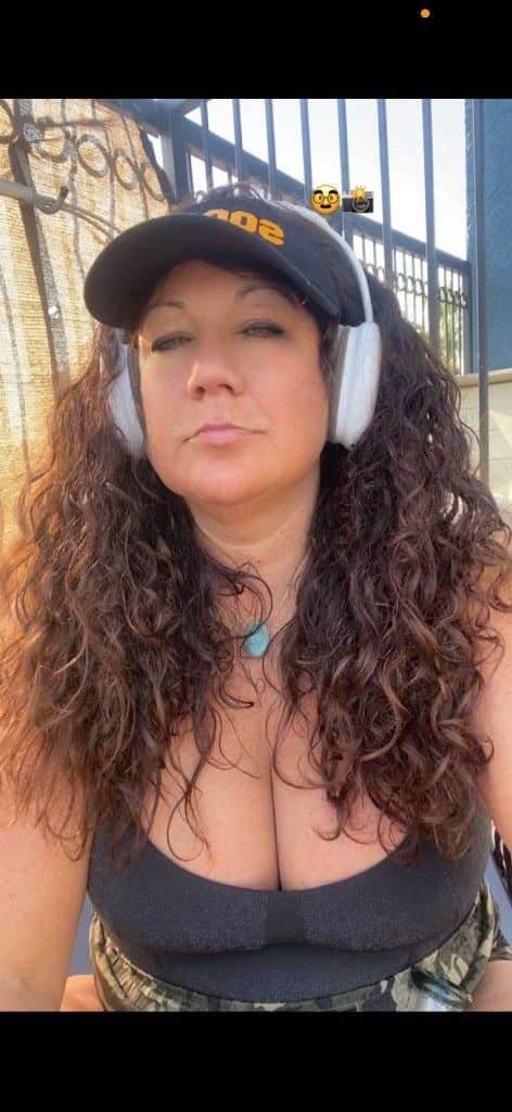 100%REAL. PEEERFECT MATURE MILF MOM RIDES HER DILDO. THICK white women aresexy asf