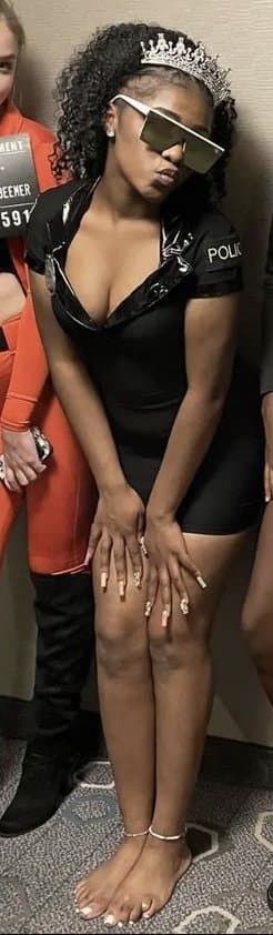 Black fuckmeat Jessiah spreads herself in public