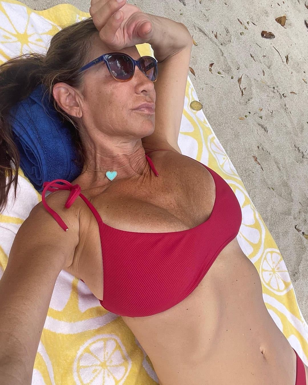 GIlf with big tits