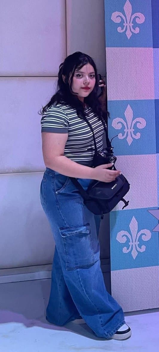 Esta putigorda con poca autoestima lo chupa con unas ganas que sientes te va a sacar la verga???