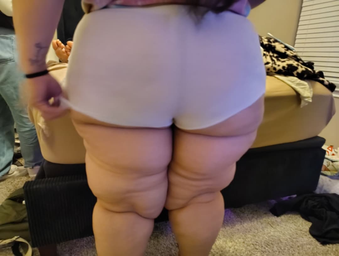 Sexy Polynesian milf with hyper booty