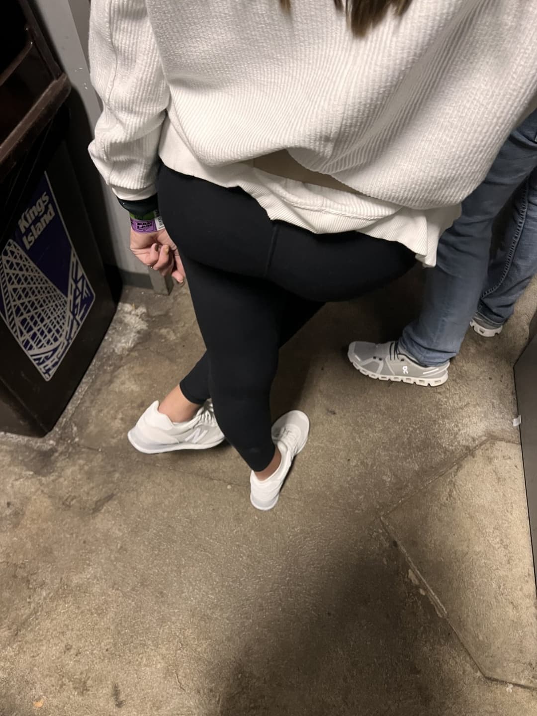 Sexy lil milf booty candid