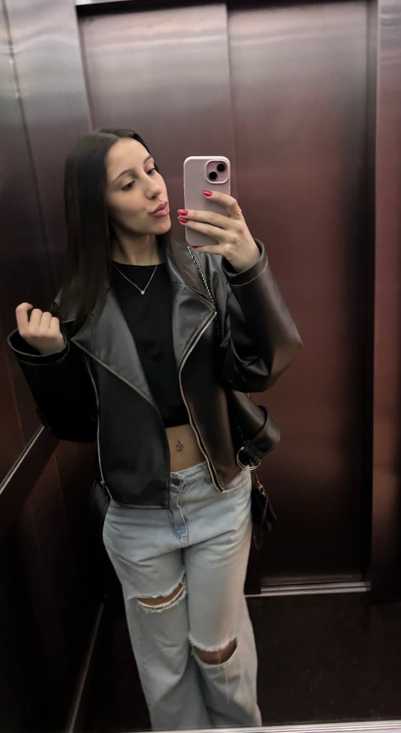 If you don’t touch me in the next 3 floors, I’ll touch myself