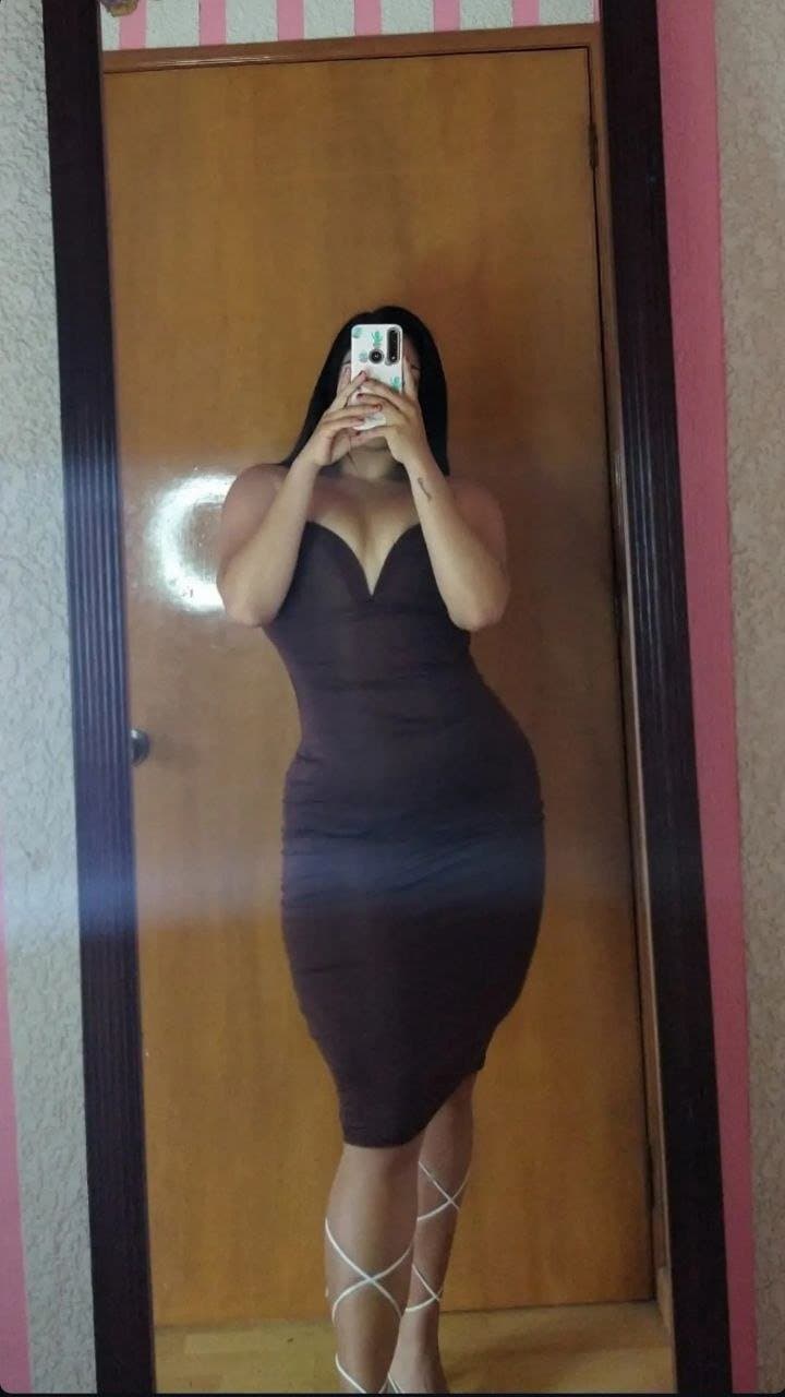 Puta con un culote expuesta