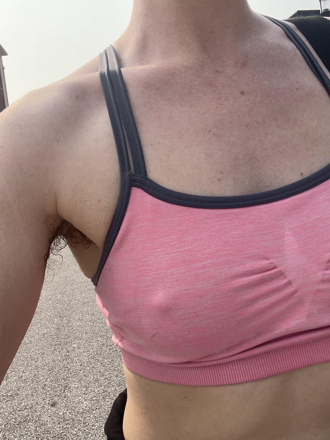 sweaty hairy armpits chic