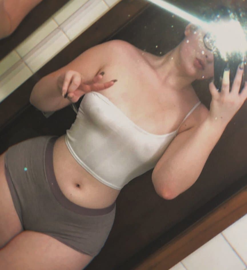 Gordinha novinha safada vazou mostrando tudo