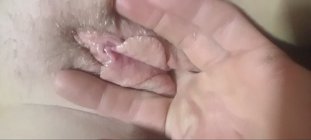 Playing with wifes pussy.rubbing her small pink clit.doesnt south african pussy look delicious ?