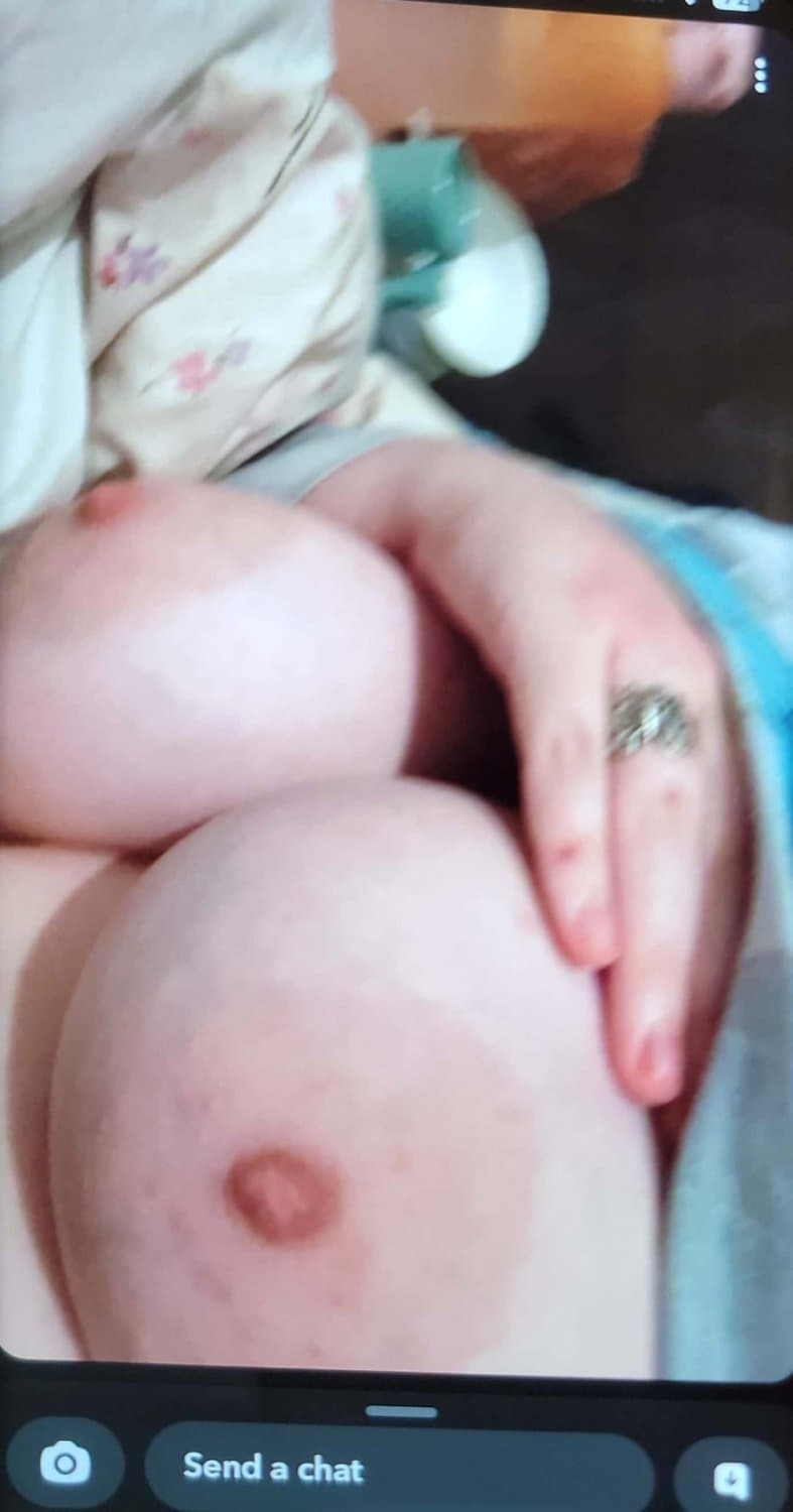 White slut shows off her body 18 years old new zeland