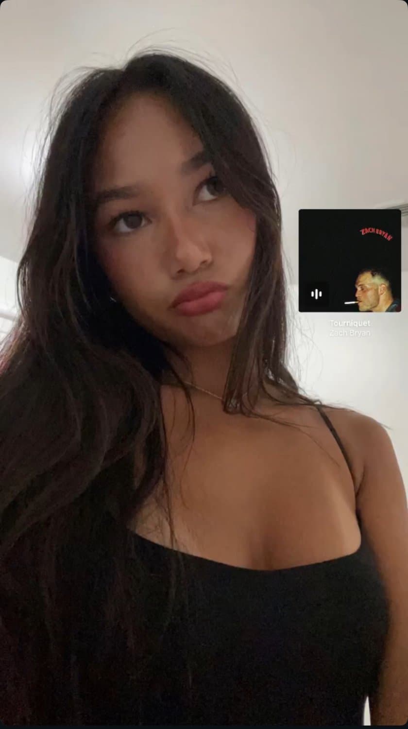 Click to view full size *RARE* Asian Instagram Model’s LEAKED TITS! ??? Check the necklace! Save while you can! ???