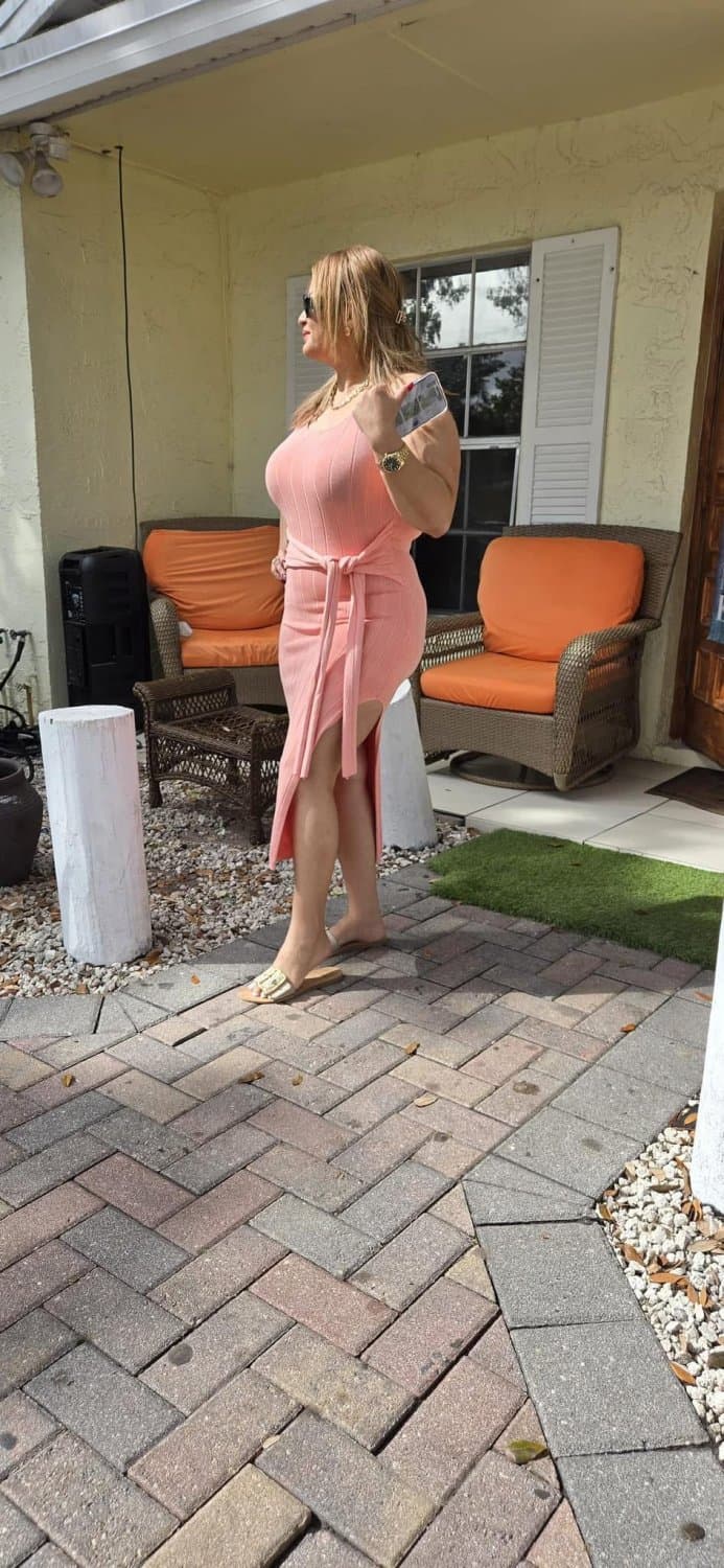 Sexy Latina milf with cute feet toes and big tits