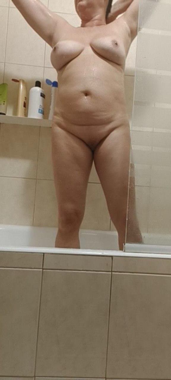 shy Anabela has big, round, soft tits ? (48f, 80EE?, divorced) Vila Nova de Gaia, Portugal