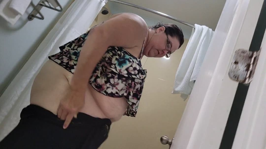 Trailer park poor White trash one leg bbw seriously look at her place