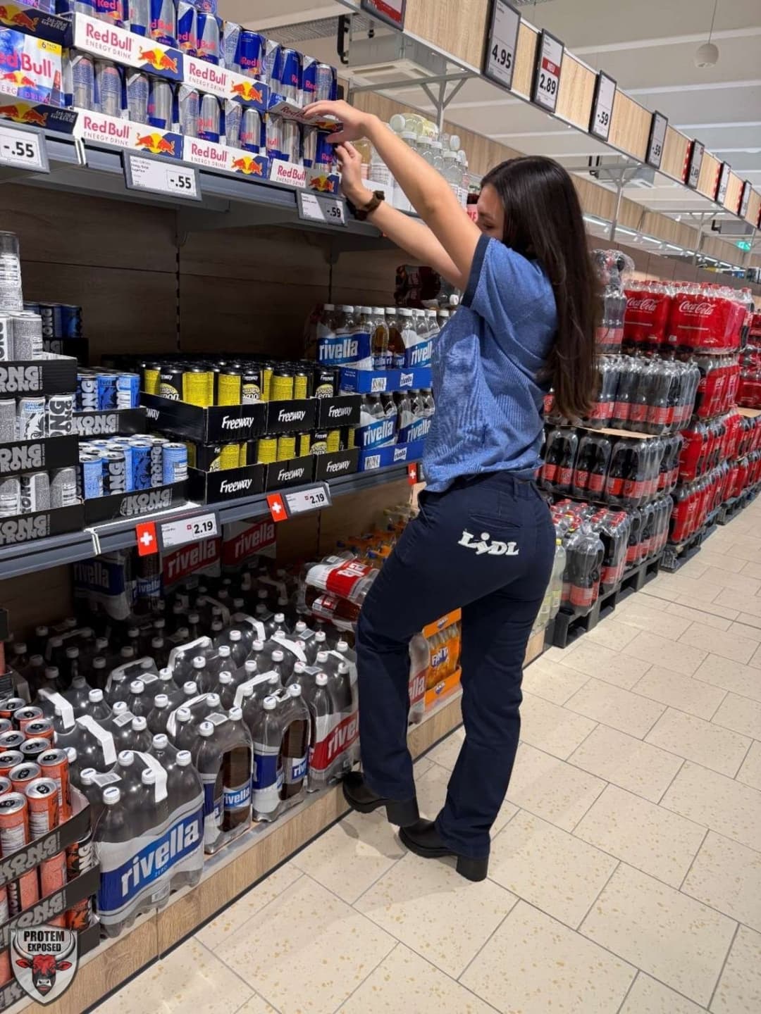 Minimum Wage - Public nudity at work