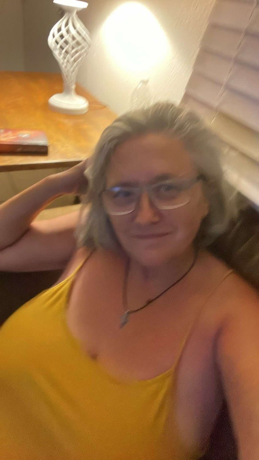 Nymphomaniac GILF Carrie