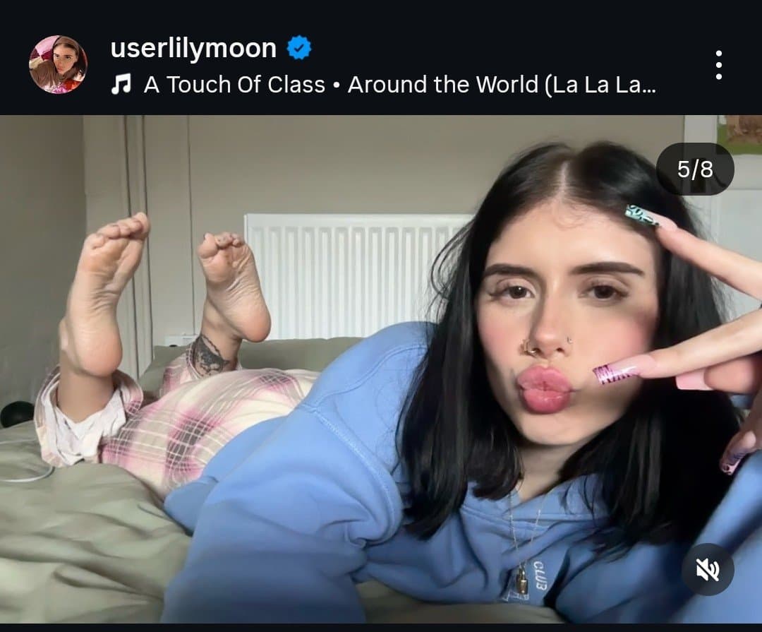 Lilly moon ass x feet view ????