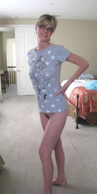 Anne shows us her cunt and butthole