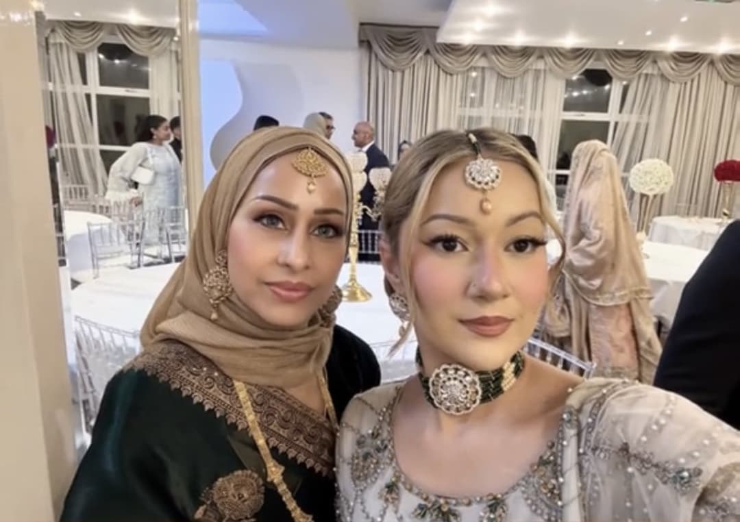 Left or right? Hijabi or non hijabi