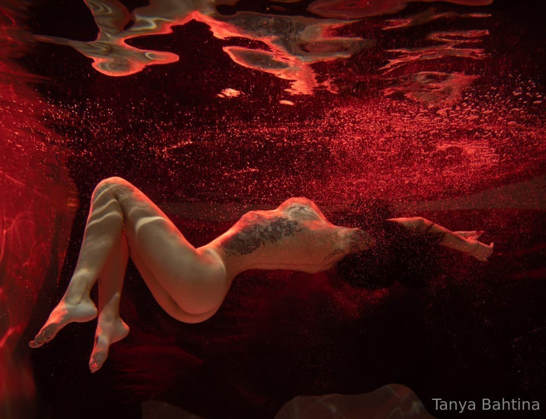 A study in contrasts: soft light, strong tattoos ✨✨✨ ┴ɐuʎɐqɐɥʇᴉuɐ