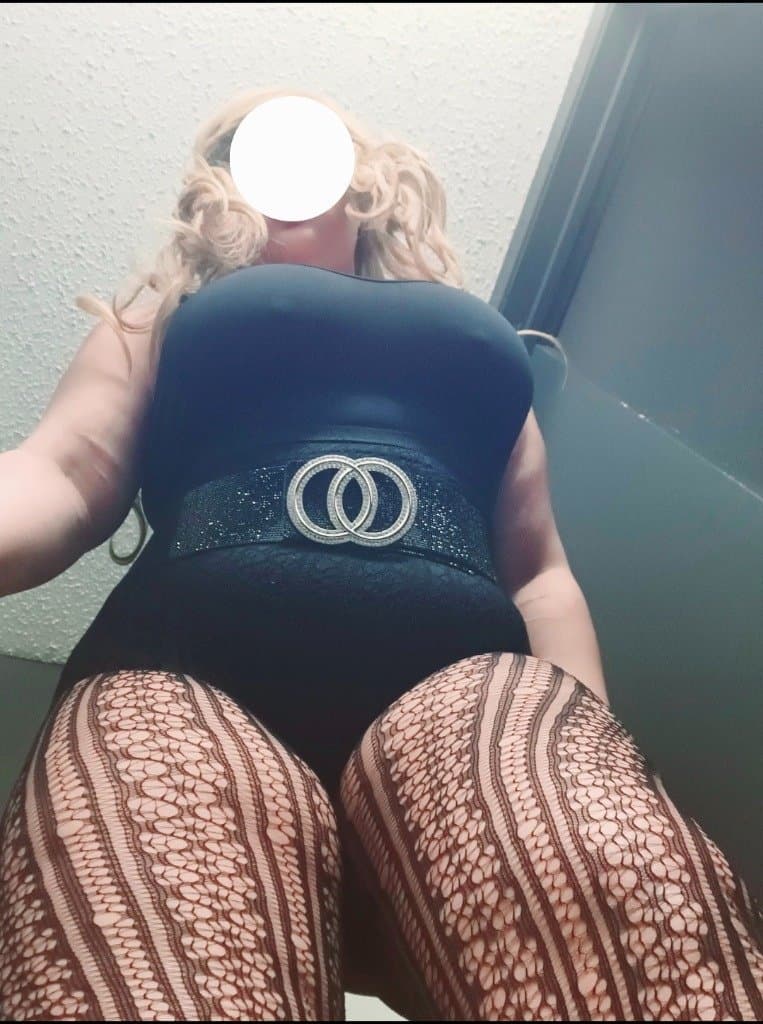 Madura tetona Latina madre mature Latina milf mom busty big tits on her phone