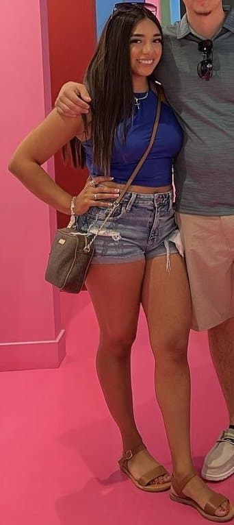 Click to view full size Latina with best legs and beautiful face no pull out game