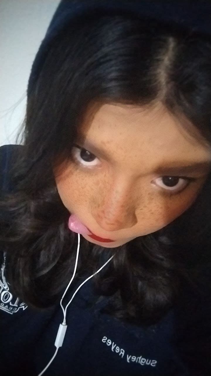 Se pone cachonda estando sola