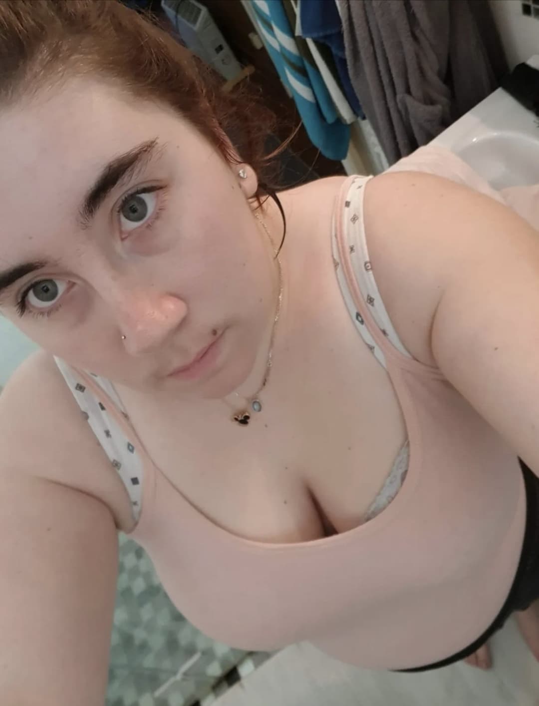 Laurine pompiere aux grosse meules