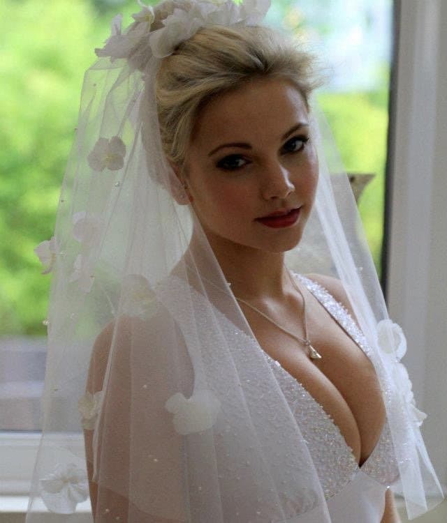 Three big breasted UK baddies happily stripped down on the beach for the internet’s enjoyment