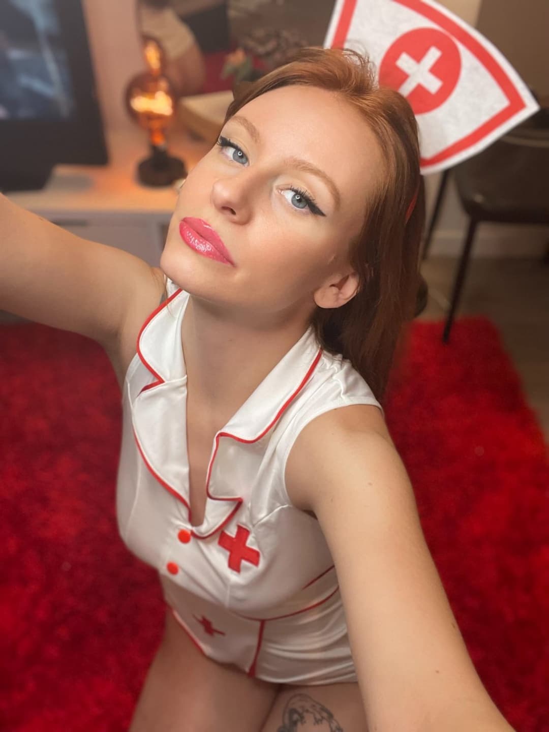 Someone come fuck this naughty nurse??‍⚕️