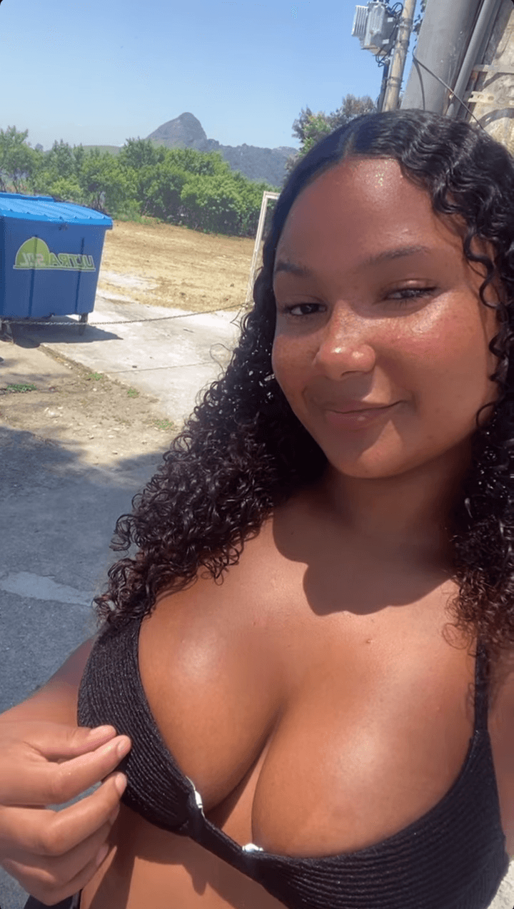 Click to view full size ESSA MORENINHA GOSTOSA MERECE QUANTAS GOZADAS?