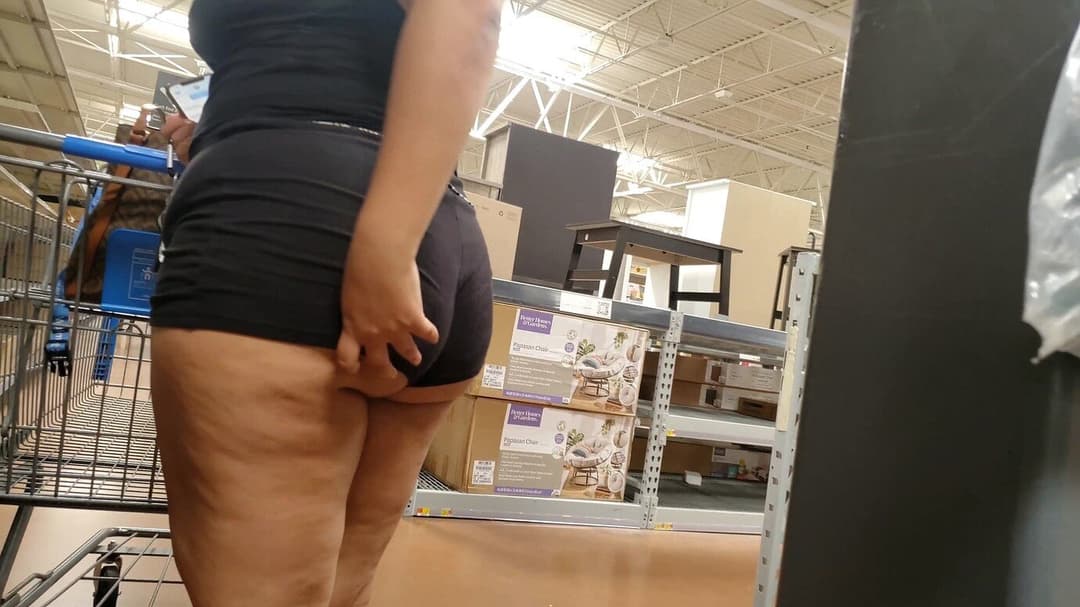 Chunky Butt Latina In Walmart