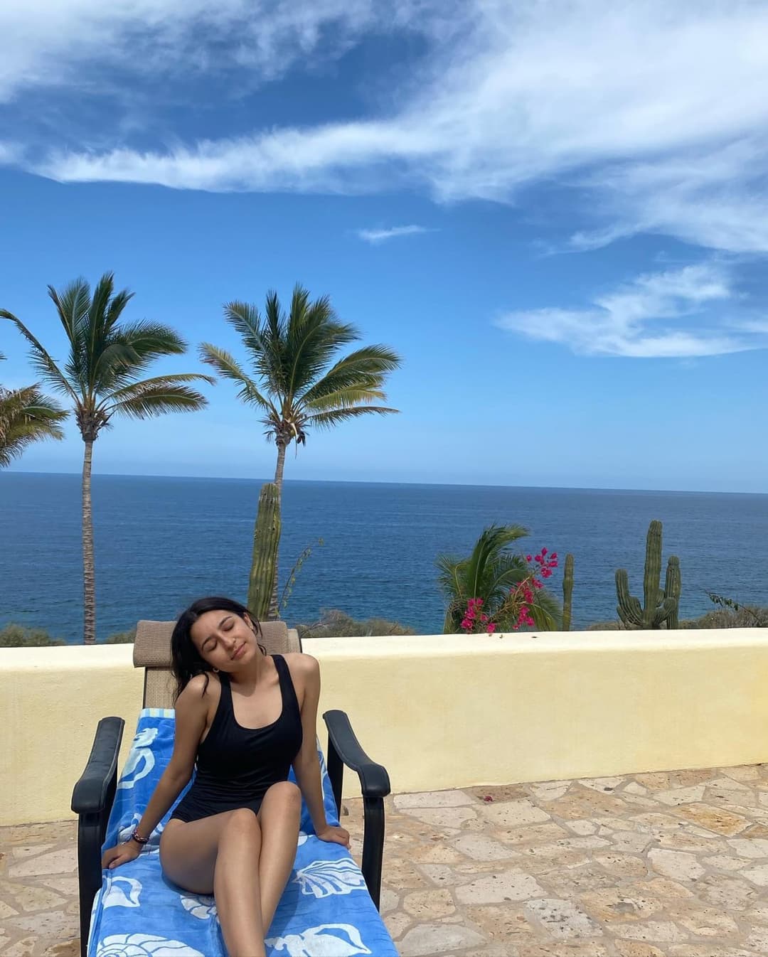 PARA TIRARLE SEMEN EN LOS LENTES?? (DIA 4) 1 DIA 1 PUTA HASTA ENCONTRAR A MI HERMANA "DEXIRE"