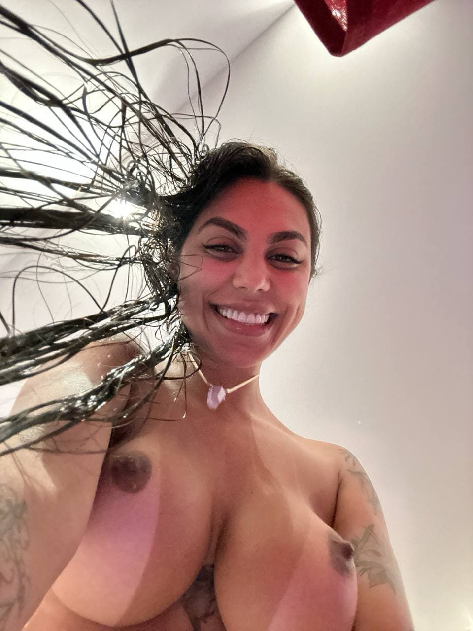 Novinha morena cavala gostosa demais transando e brincando com amiga cavalona gostosa