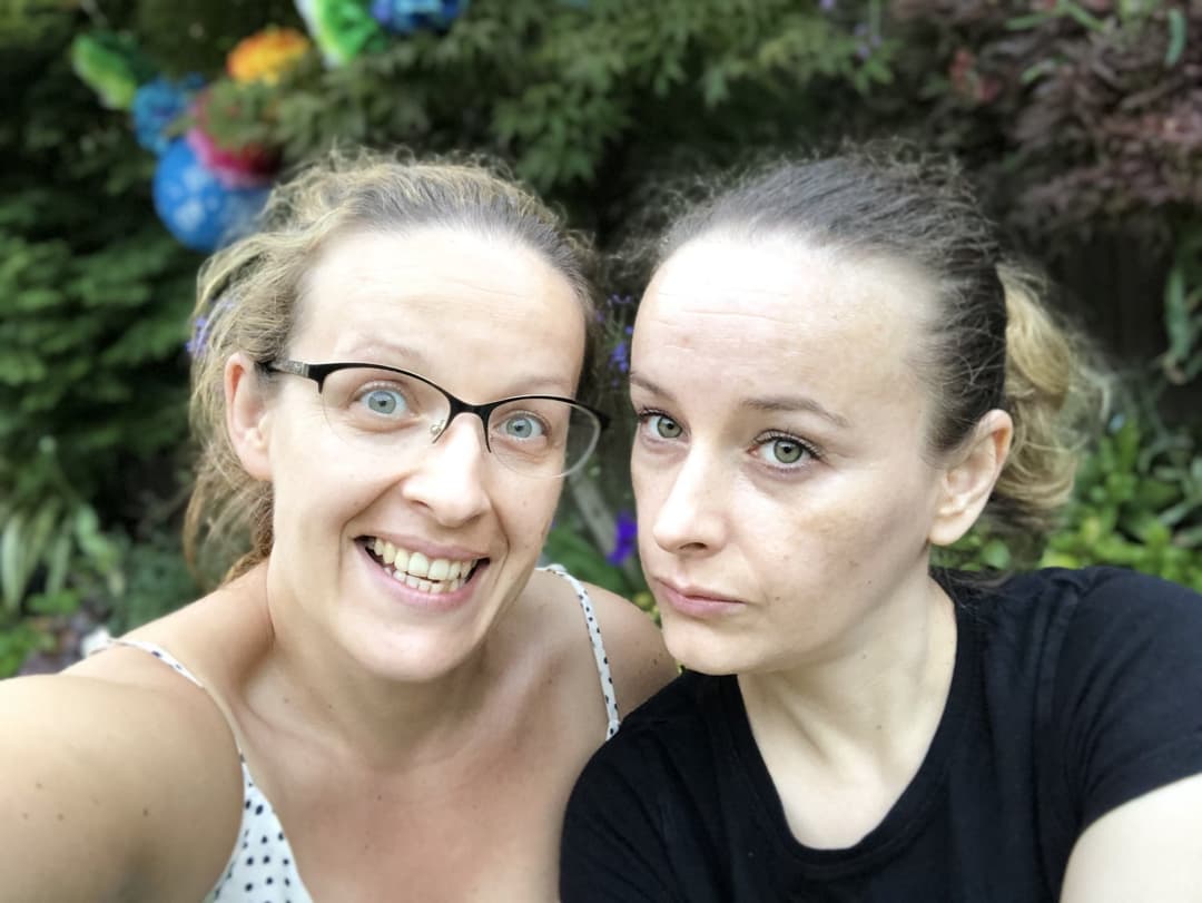 Sisters Ava & Tina Davies