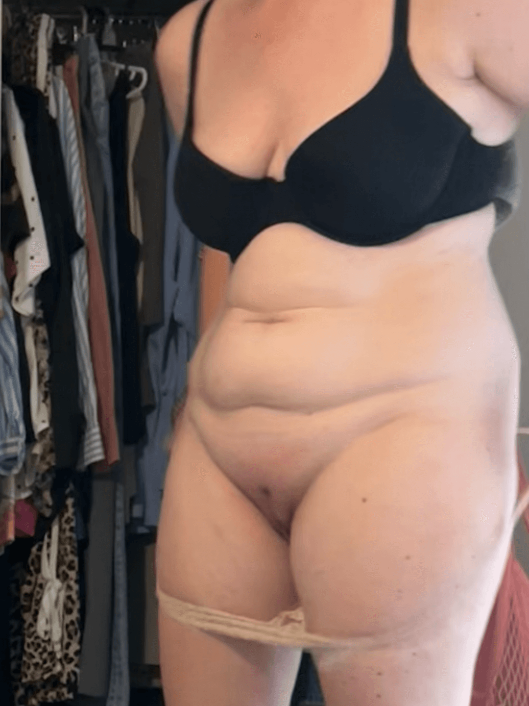 Submitted mom bod milf with amazing bald slit