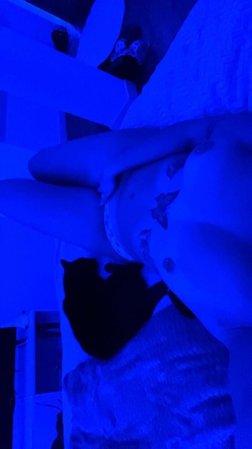 French babe Emilie gets her trust broken