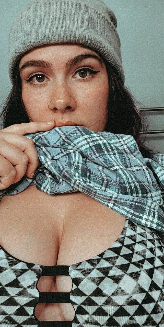 Amateur pawg - unbelievable shitter on this pretty pawg slampiece