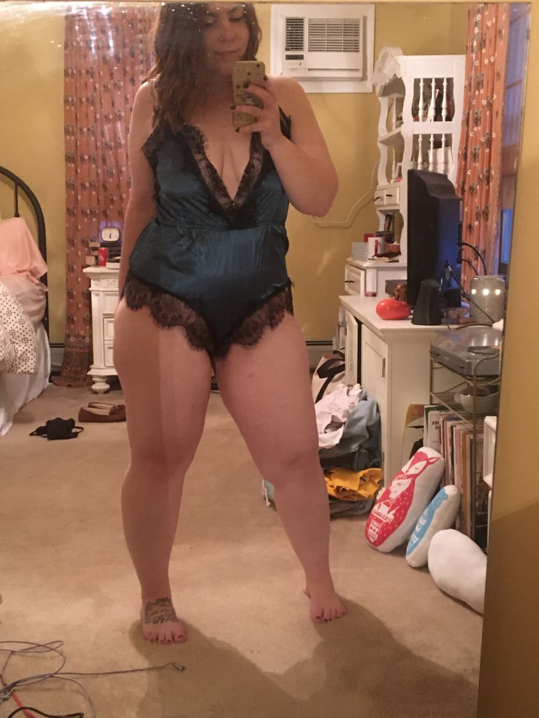 Sharing this thick teacher until I cum to her fat cellulite filled ass Kik or disc miketea90