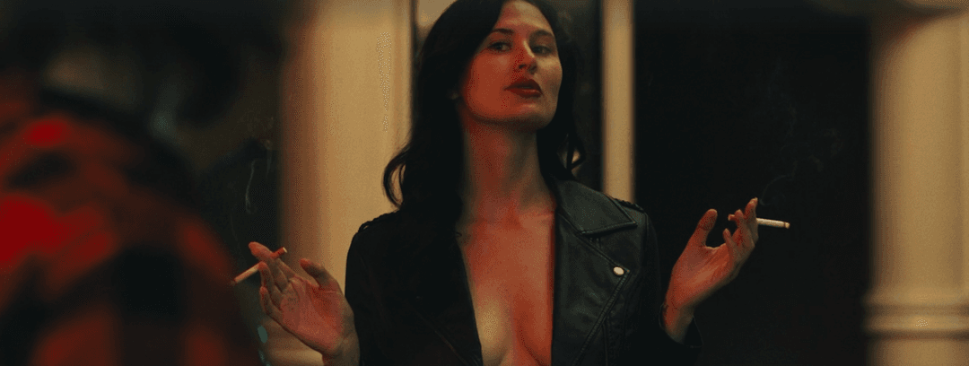 Click to view full size smoking horror hottie from horror movie A