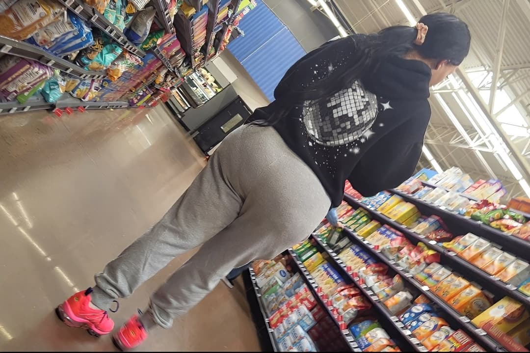 Candid Black woman with PHAT ass (VPL)