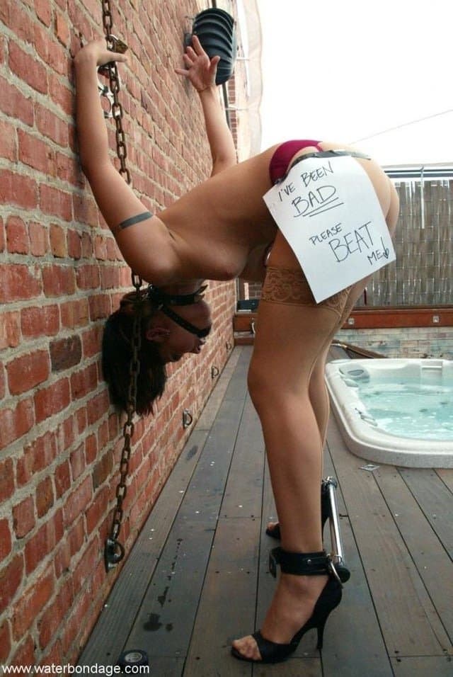 satine-phoenix-cuffed-and-chaine