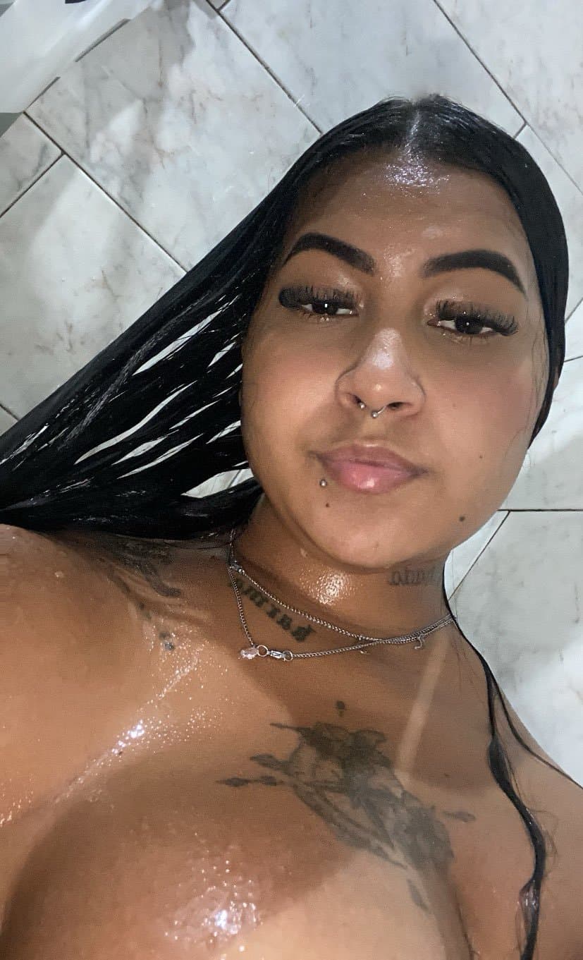 Click to view full size Thamy Nova Iguaçu/@1maindia