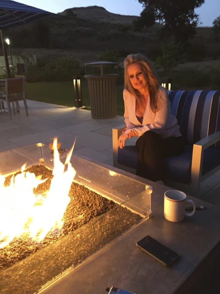 Blonde gilf in doggy