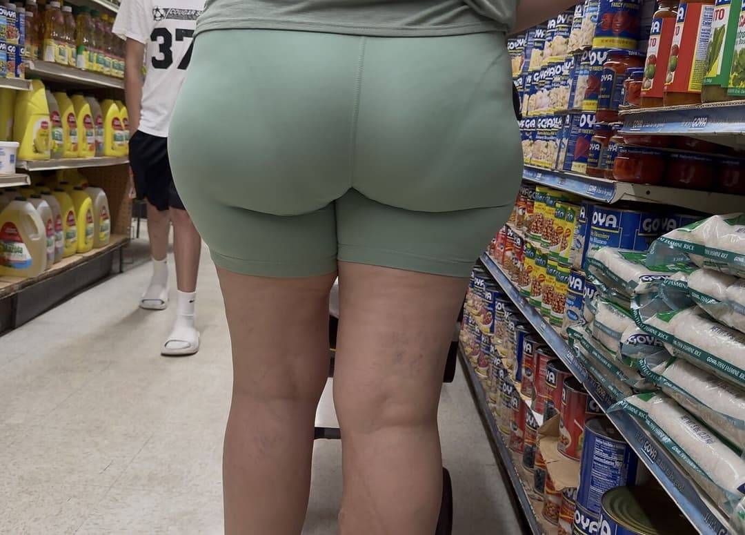 latina milf in green spandex with an absolute PHATTY? (she built for breeding)