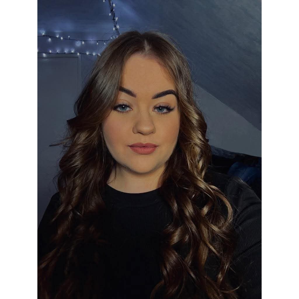 someone needs to dick down this stupid hungarian whore (if u do a cum or cock trib DM me)