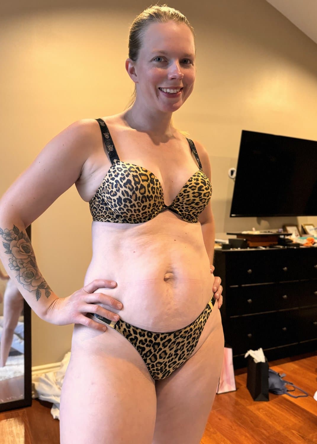 Amateur wife lingerie strip