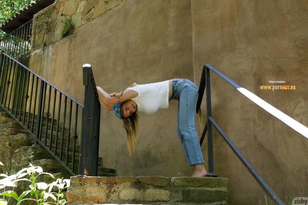 Hermosa gabbie en un tour por su casa de campo